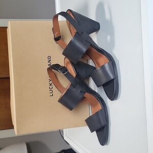 Lucky Brand Veneesha sandals, size 8M, black
